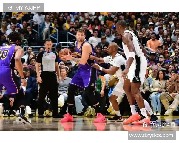 湖人对阵马刺精彩赛事直播回顾及分析全方位解读